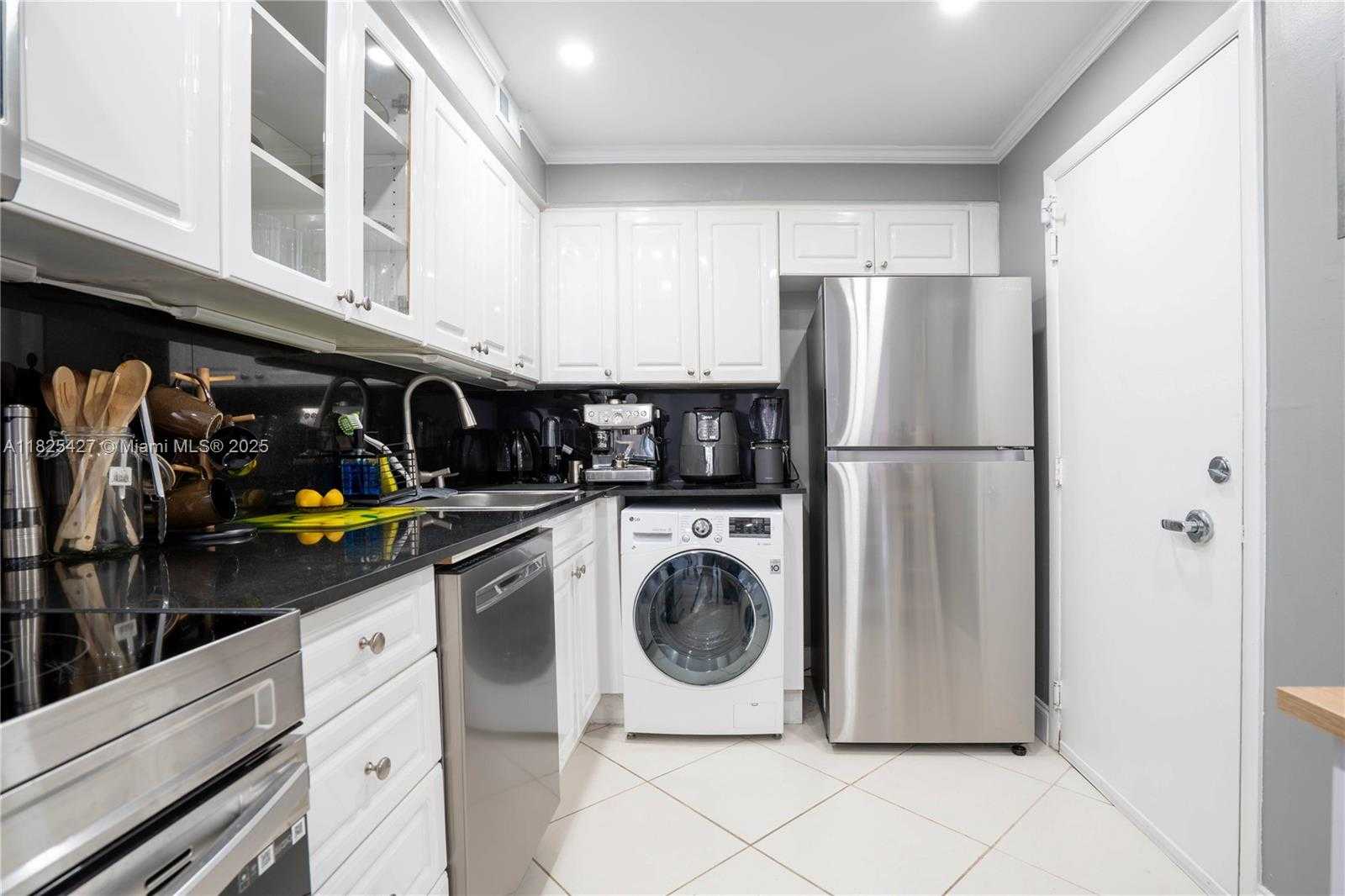 Small Image of 6770 INDIAN CREEK DR #14C, Miami Beach Number 12