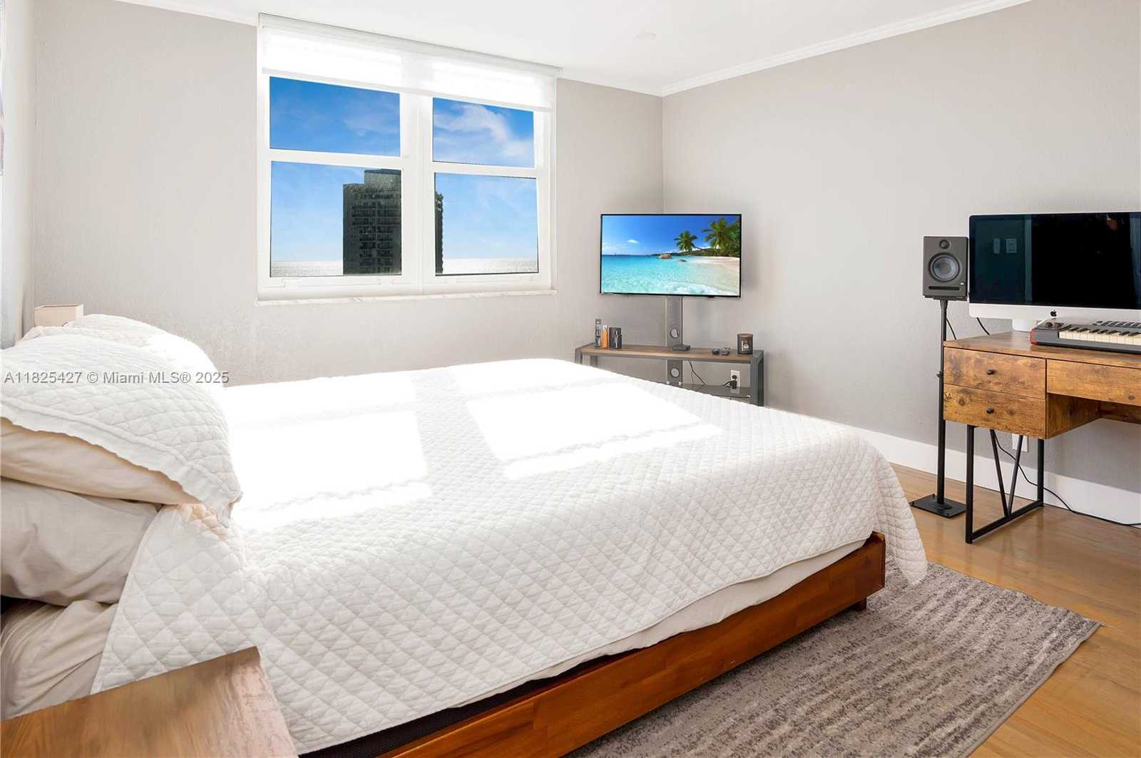 Small Image of 6770 INDIAN CREEK DR #14C, Miami Beach Number 4
