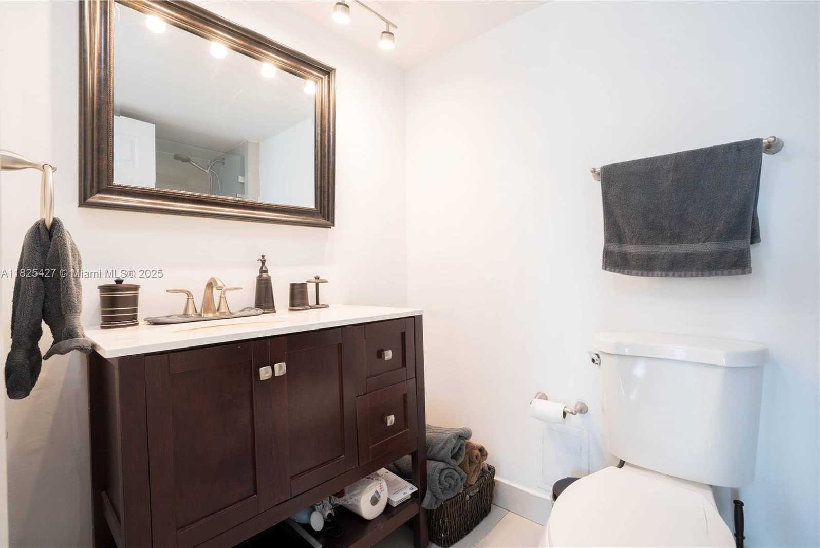 Small Image of 6770 INDIAN CREEK DR #14C, Miami Beach Number 7