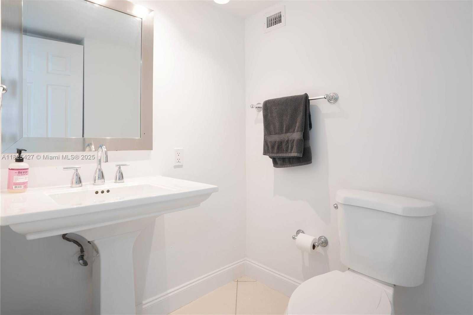 Small Image of 6770 INDIAN CREEK DR #14C, Miami Beach Number 9