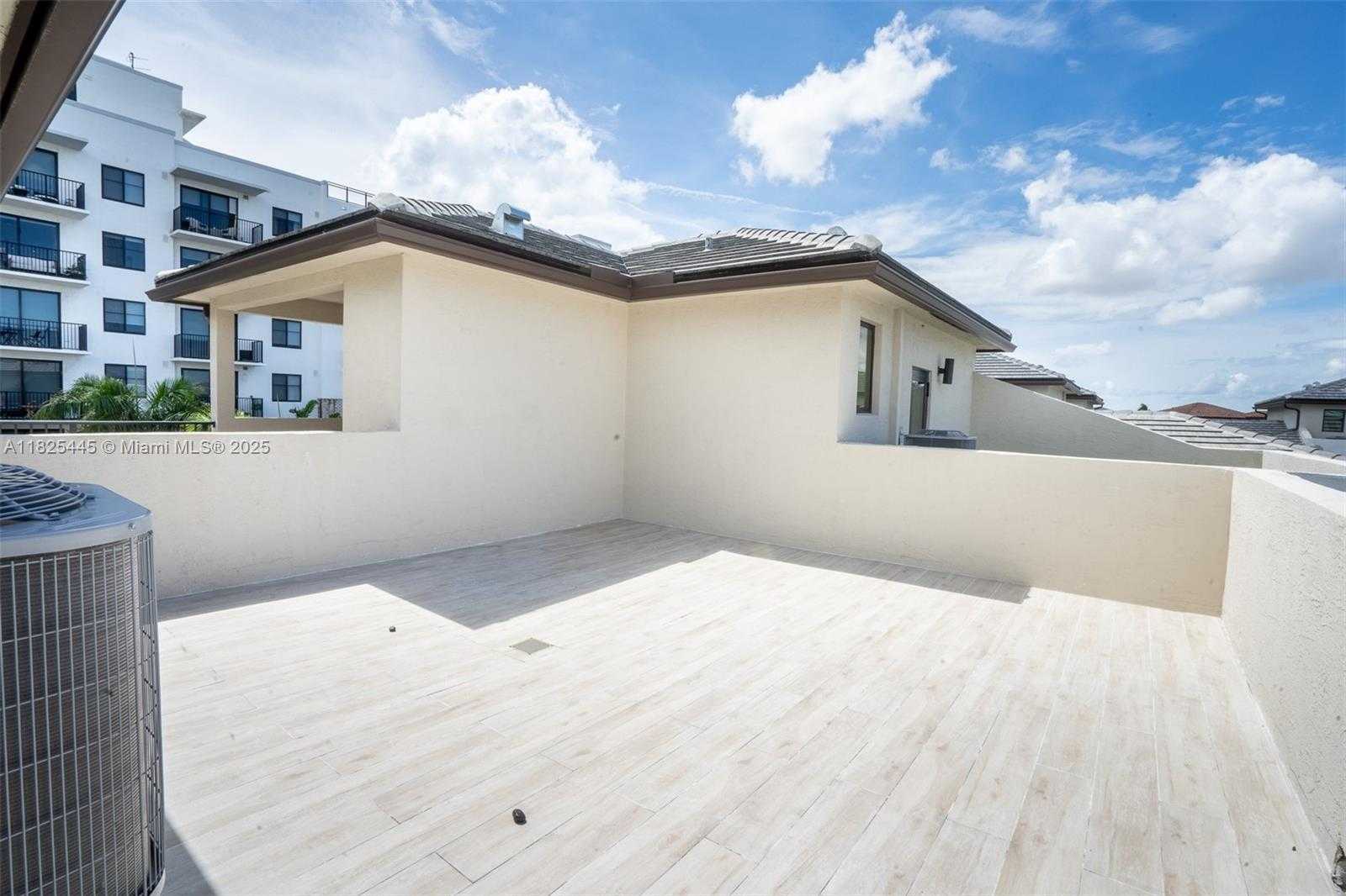 Small Image of 4269 NORTH WEST 83RD PATH, Doral Number 39