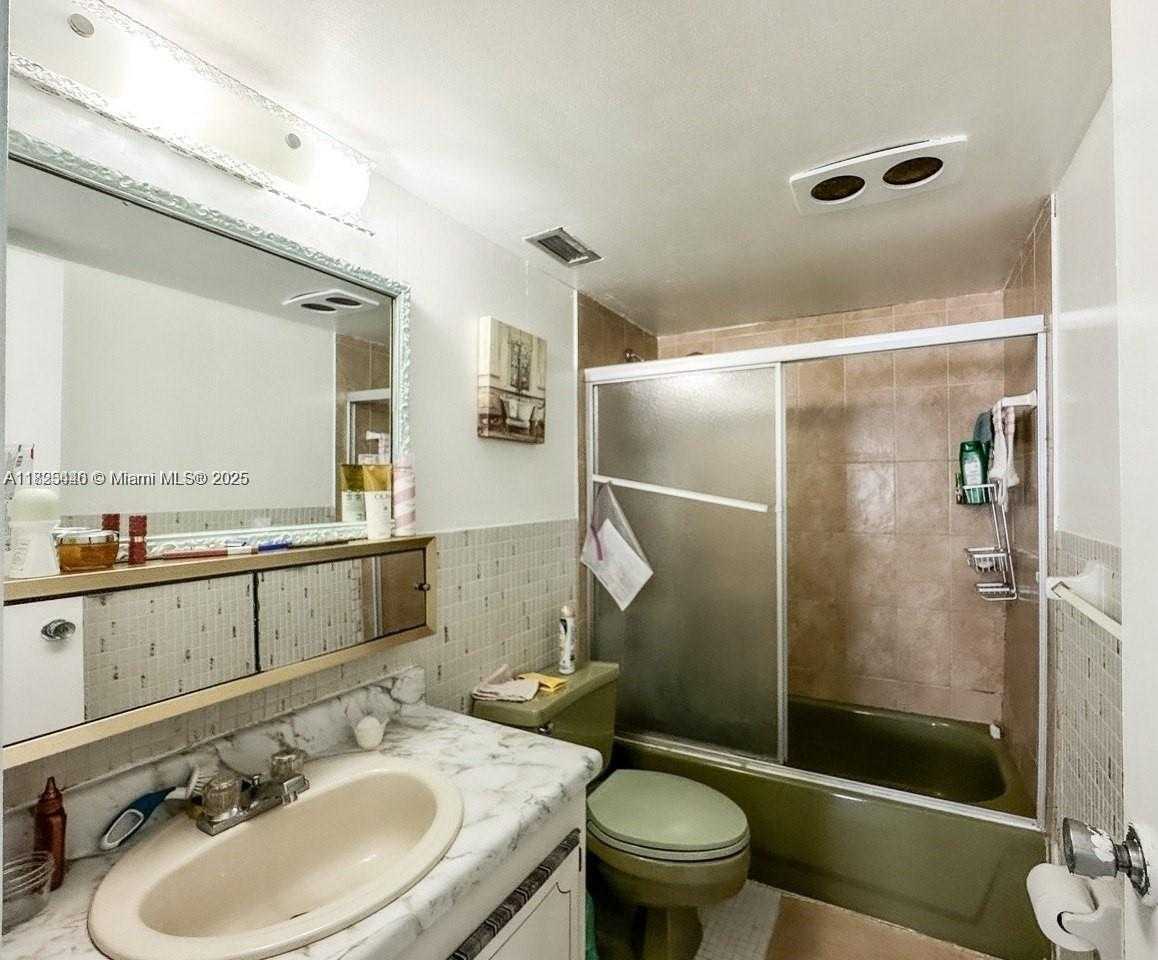 Small Image of 2200 Hallandale Beach Blvd, Hallandale Beach, FL 33009, USA Number 18