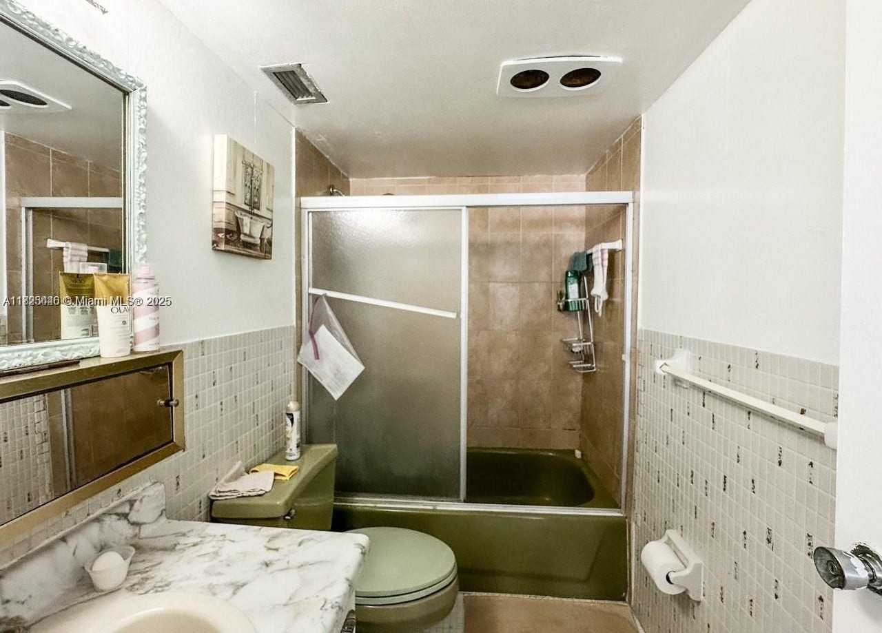 Small Image of 2200 Hallandale Beach Blvd, Hallandale Beach, FL 33009, USA Number 20