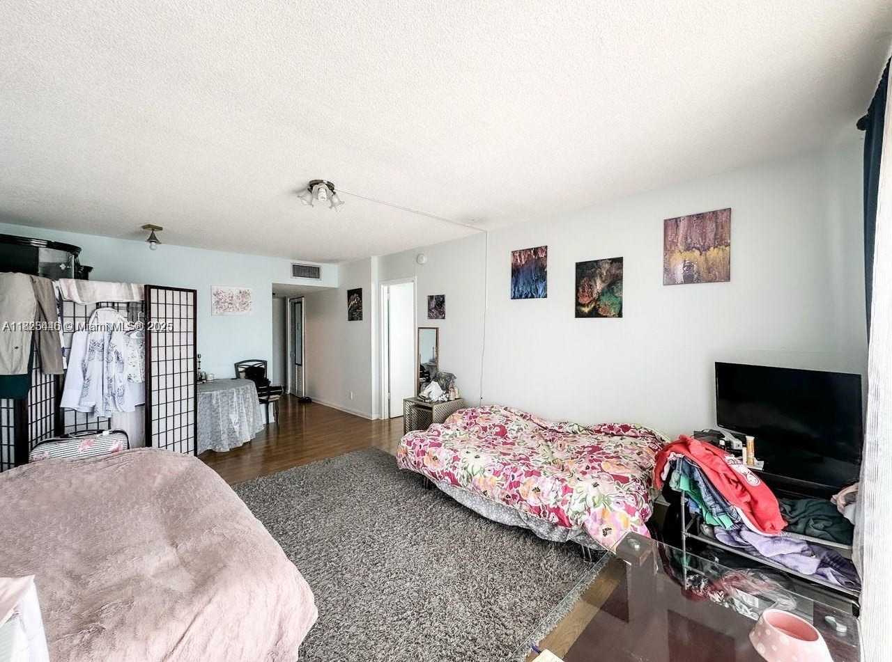 Small Image of 2200 Hallandale Beach Blvd, Hallandale Beach, FL 33009, USA Number 9