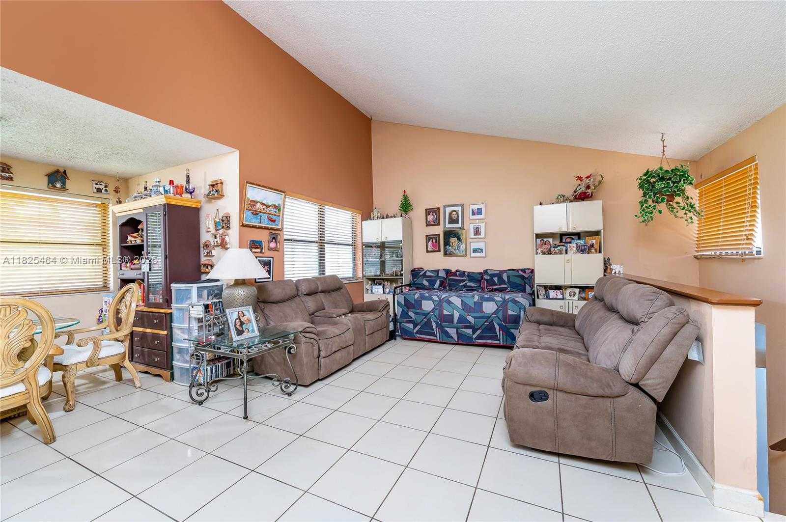 Small Image of 10010 NORTH WEST 9TH ST CIR #203, Miami Number 4