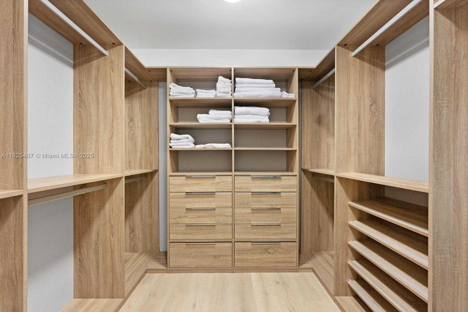 Small Image of 10201 COLLINS AVE #1802, Bal Harbour Number 12