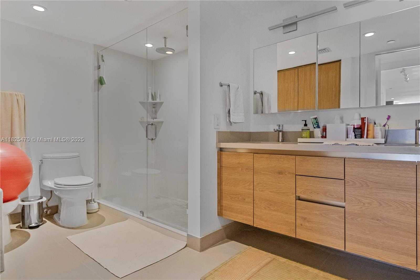 Small Image of 520 BRICKELL KEY DR #A1421, Miami Number 17