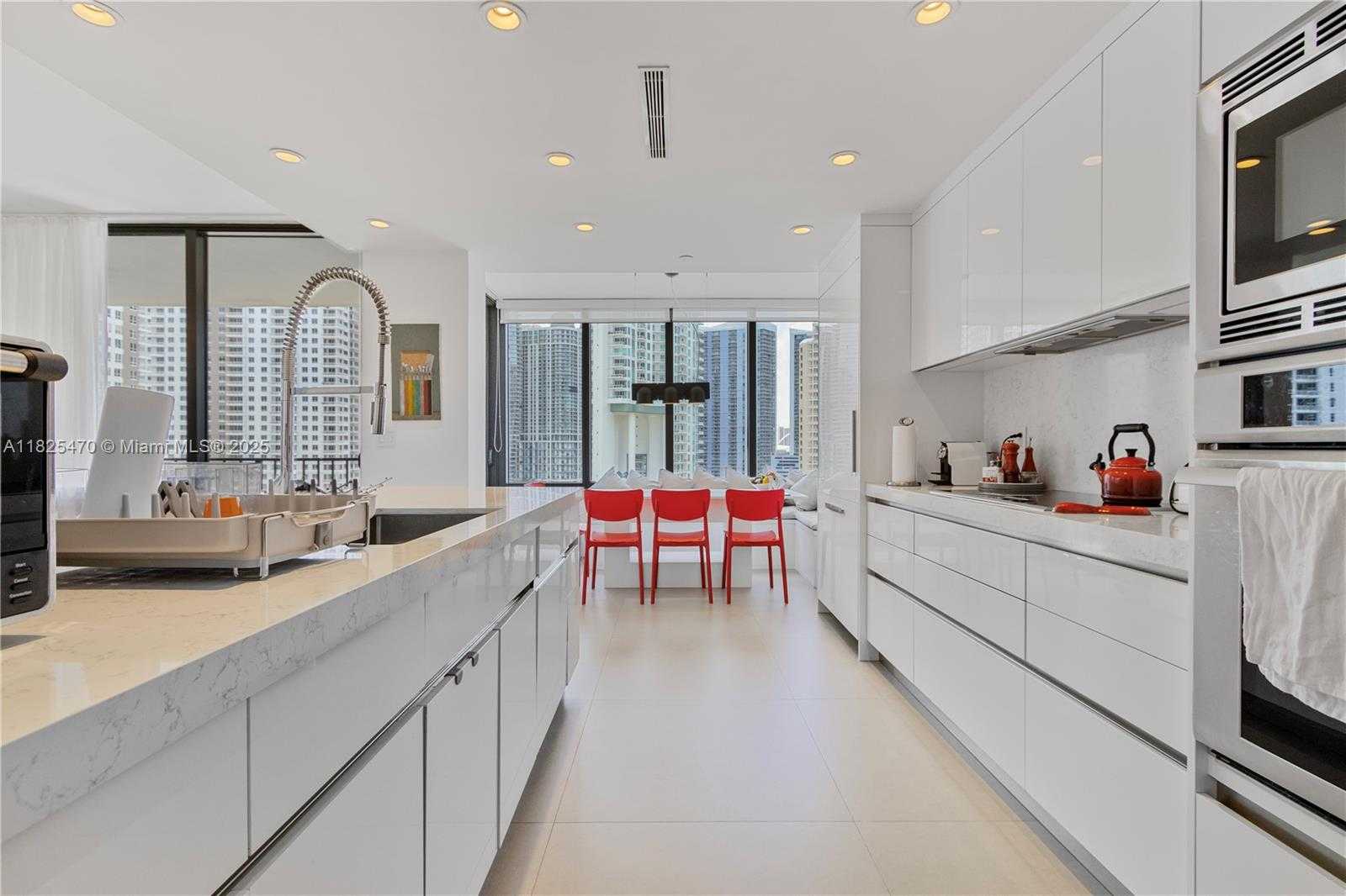 Small Image of 520 BRICKELL KEY DR #A1421, Miami Number 2