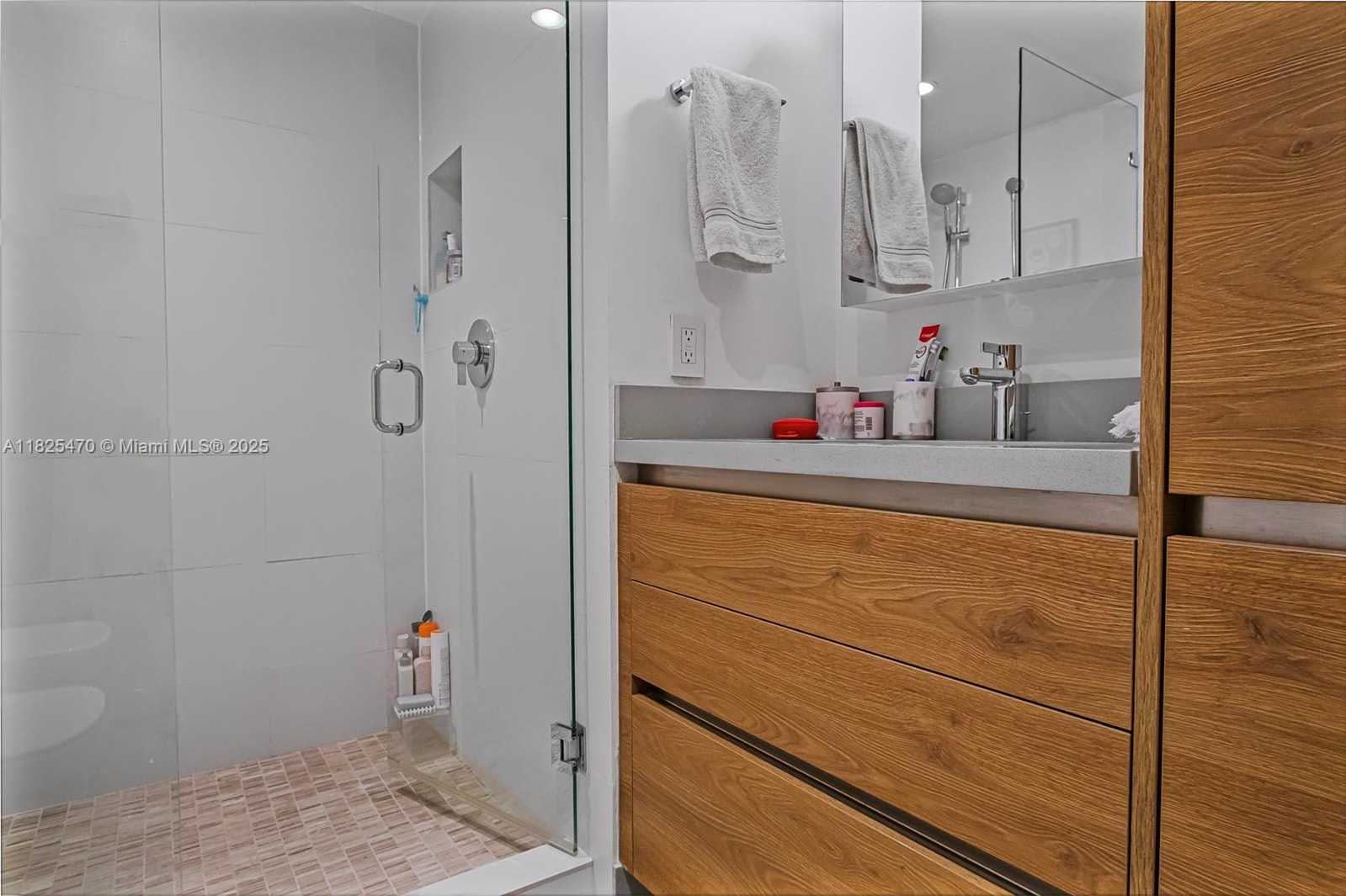 Small Image of 520 BRICKELL KEY DR #A1421, Miami Number 22