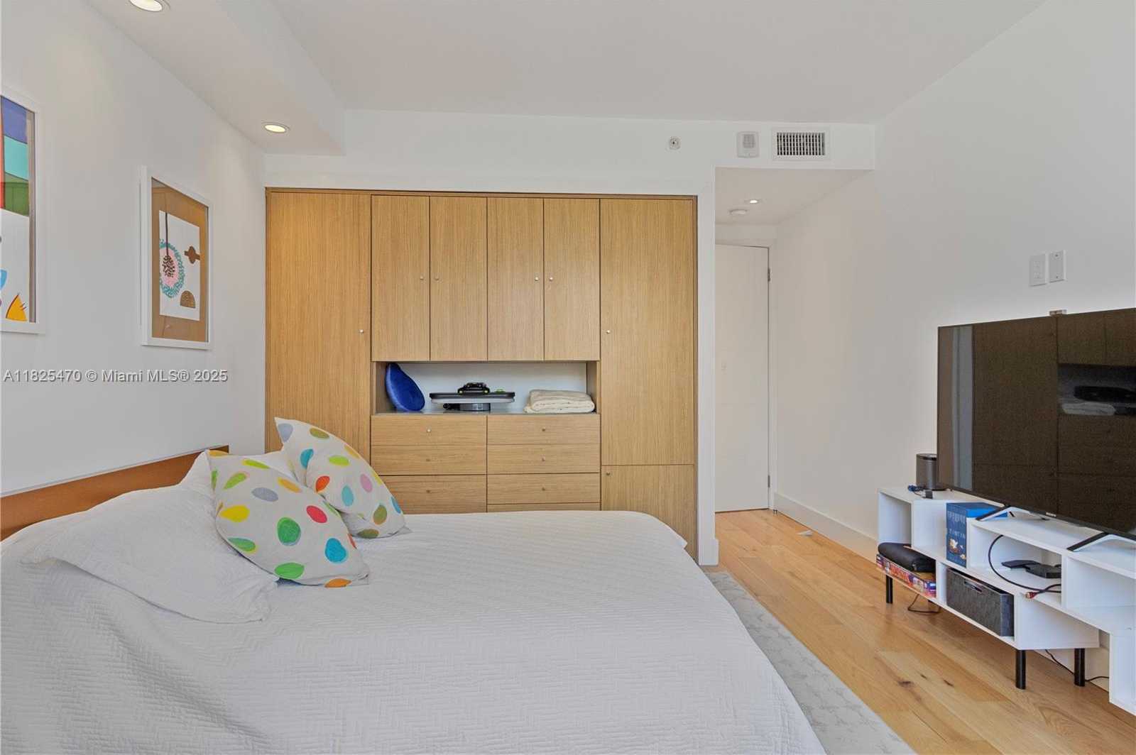 Small Image of 520 BRICKELL KEY DR #A1421, Miami Number 24