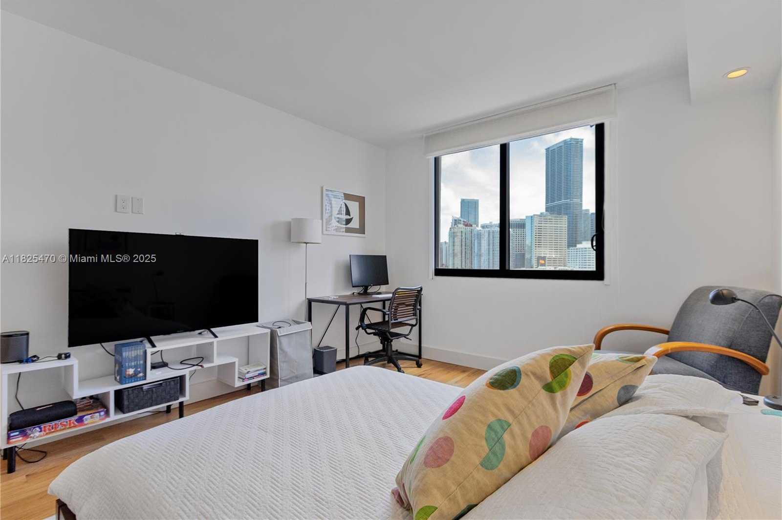 Small Image of 520 BRICKELL KEY DR #A1421, Miami Number 25