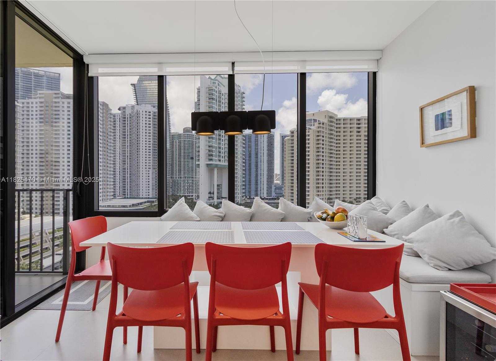 Small Image of 520 BRICKELL KEY DR #A1421, Miami Number 3