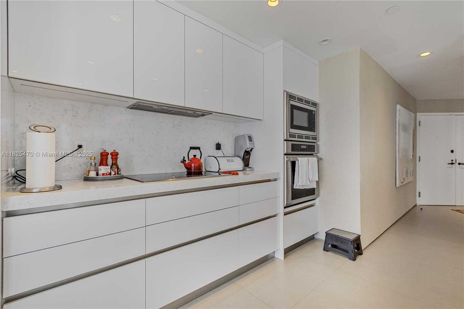 Small Image of 520 BRICKELL KEY DR #A1421, Miami Number 5