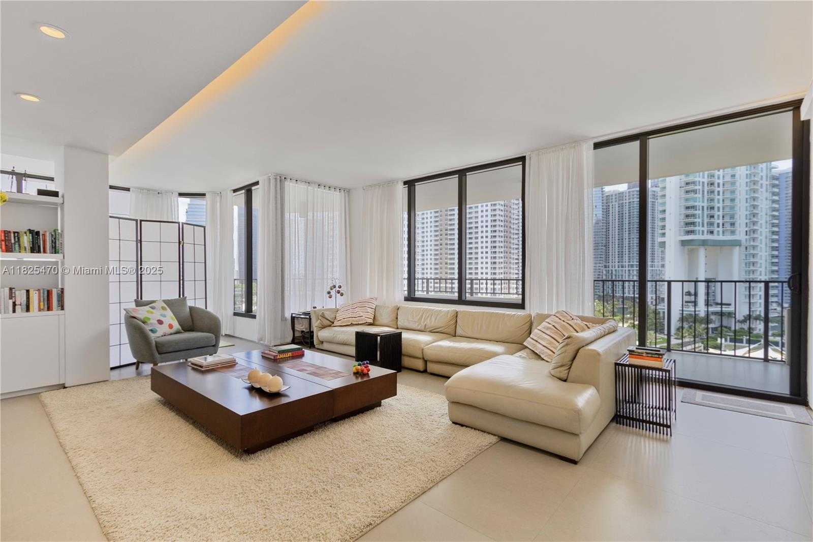 Small Image of 520 BRICKELL KEY DR #A1421, Miami Number 8