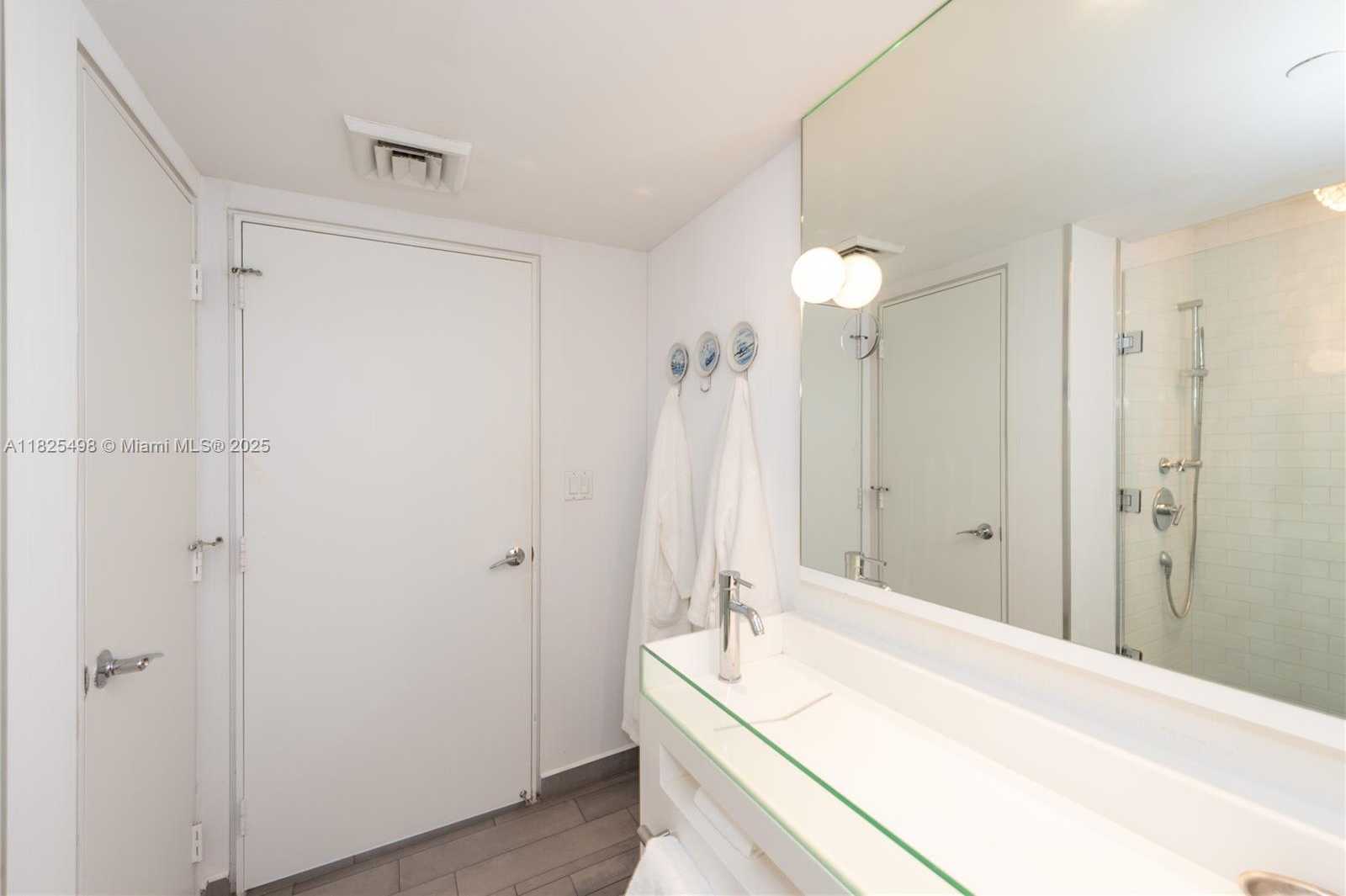 Small Image of 1100 WEST AVE #506, Miami Beach Number 14