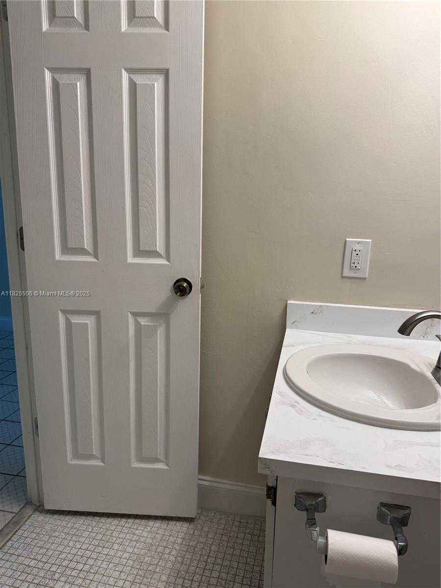 Small Image of 8345 SUNRISE LAKES BLVD #312, Sunrise Number 17