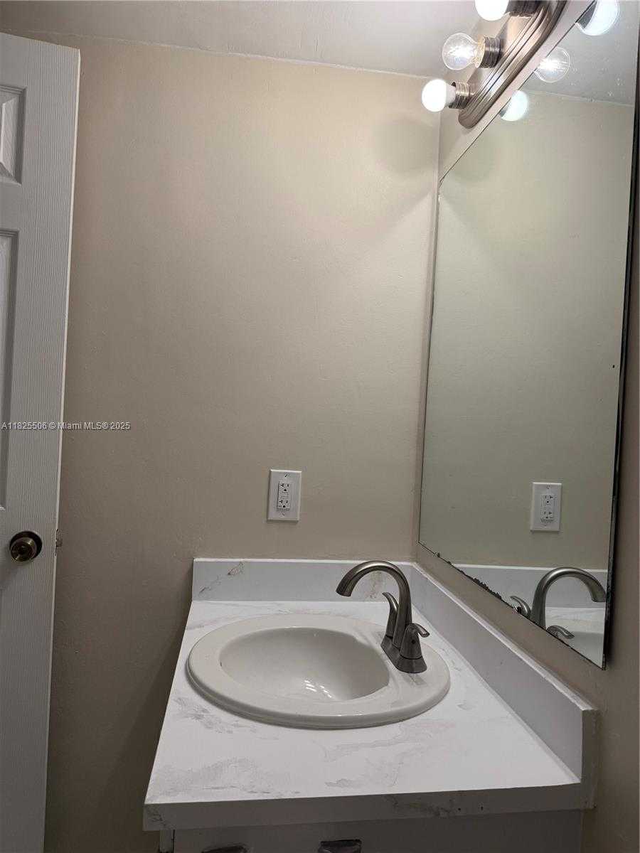 Small Image of 8345 SUNRISE LAKES BLVD #312, Sunrise Number 21