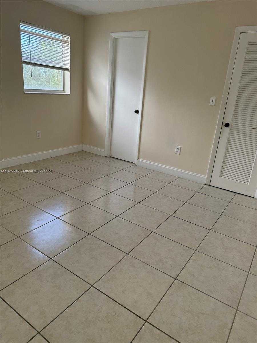 Small Image of 8345 SUNRISE LAKES BLVD #312, Sunrise Number 6