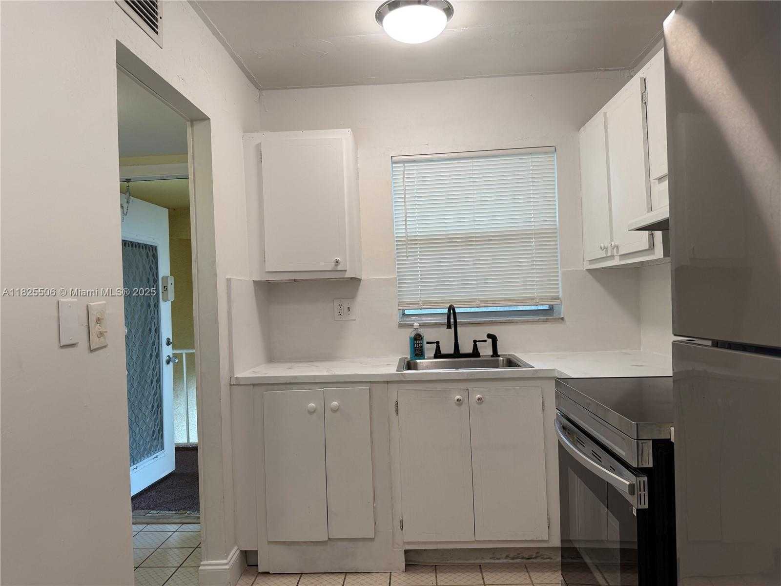 Small Image of 8345 SUNRISE LAKES BLVD #312, Sunrise Number 8