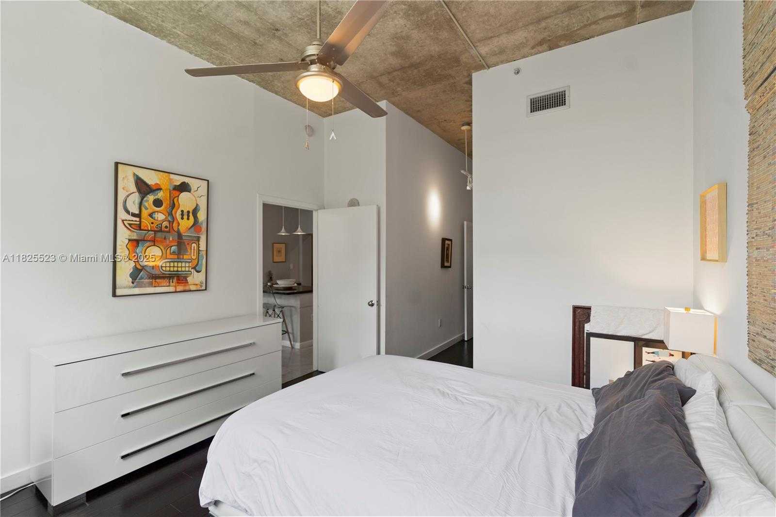 Small Image of 2001 BISCAYNE BLVD #2201, Miami Number 14