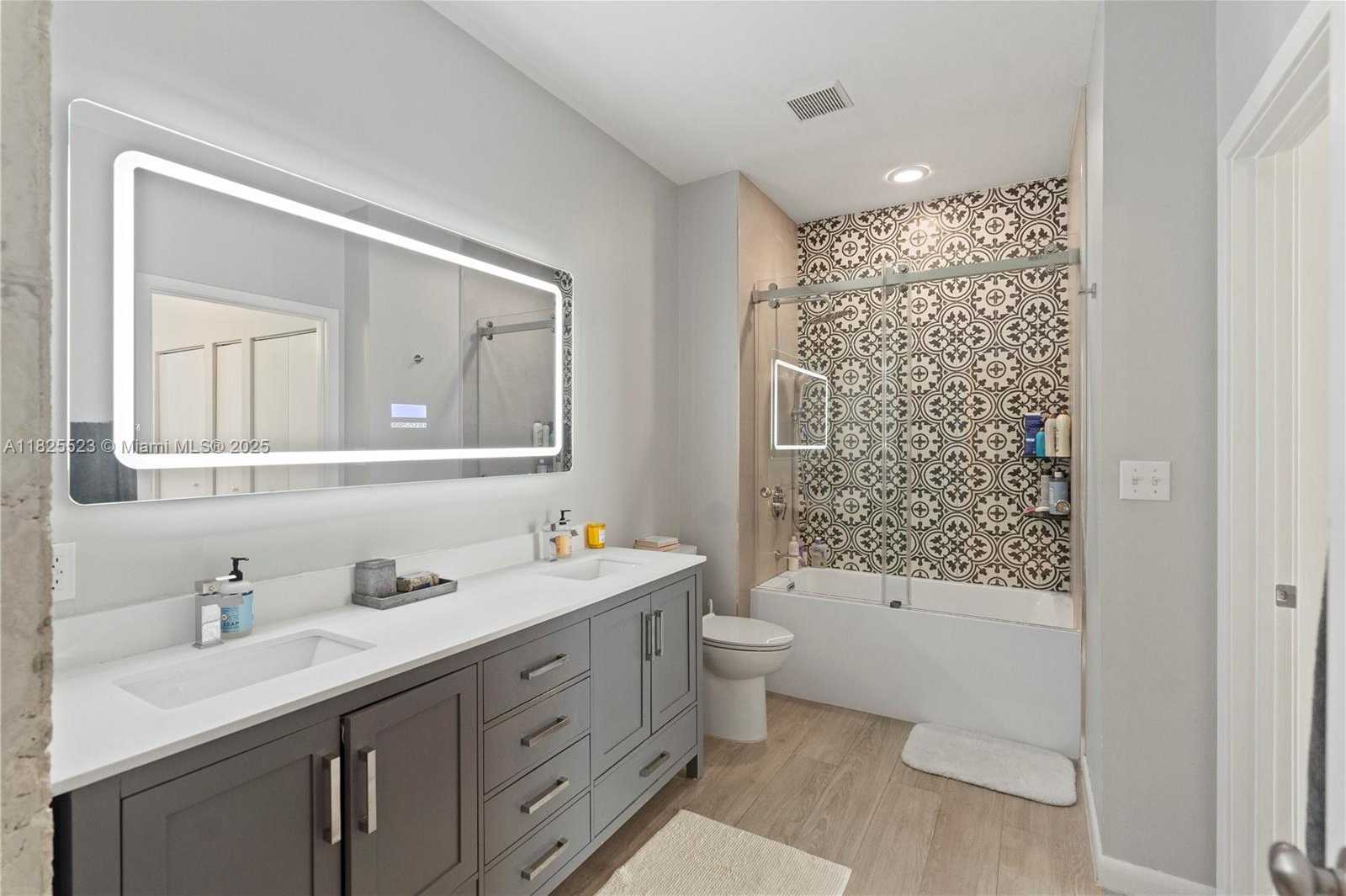 Small Image of 2001 BISCAYNE BLVD #2201, Miami Number 16