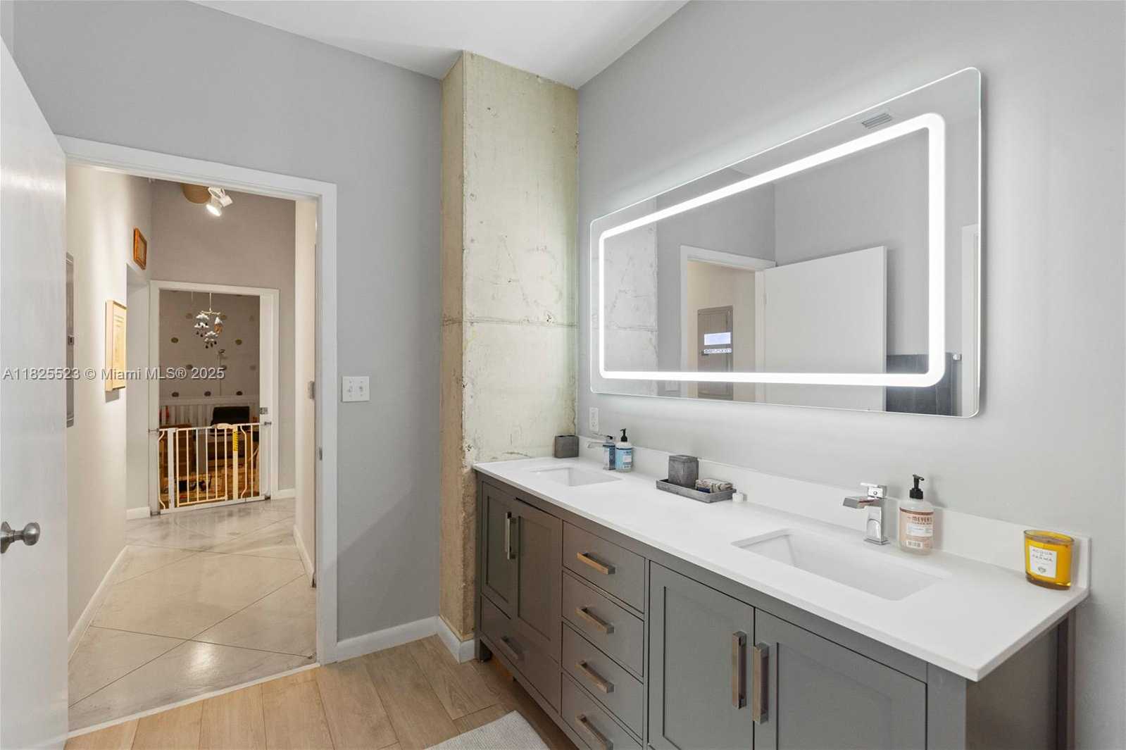 Small Image of 2001 BISCAYNE BLVD #2201, Miami Number 17