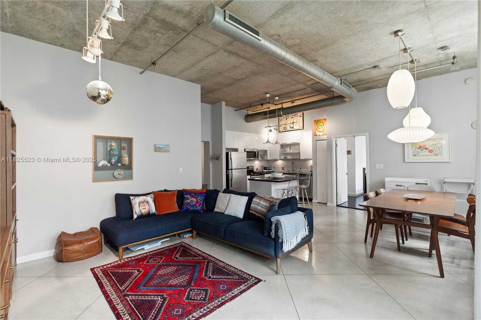 Small Image of 2001 BISCAYNE BLVD #2201, Miami Number 4