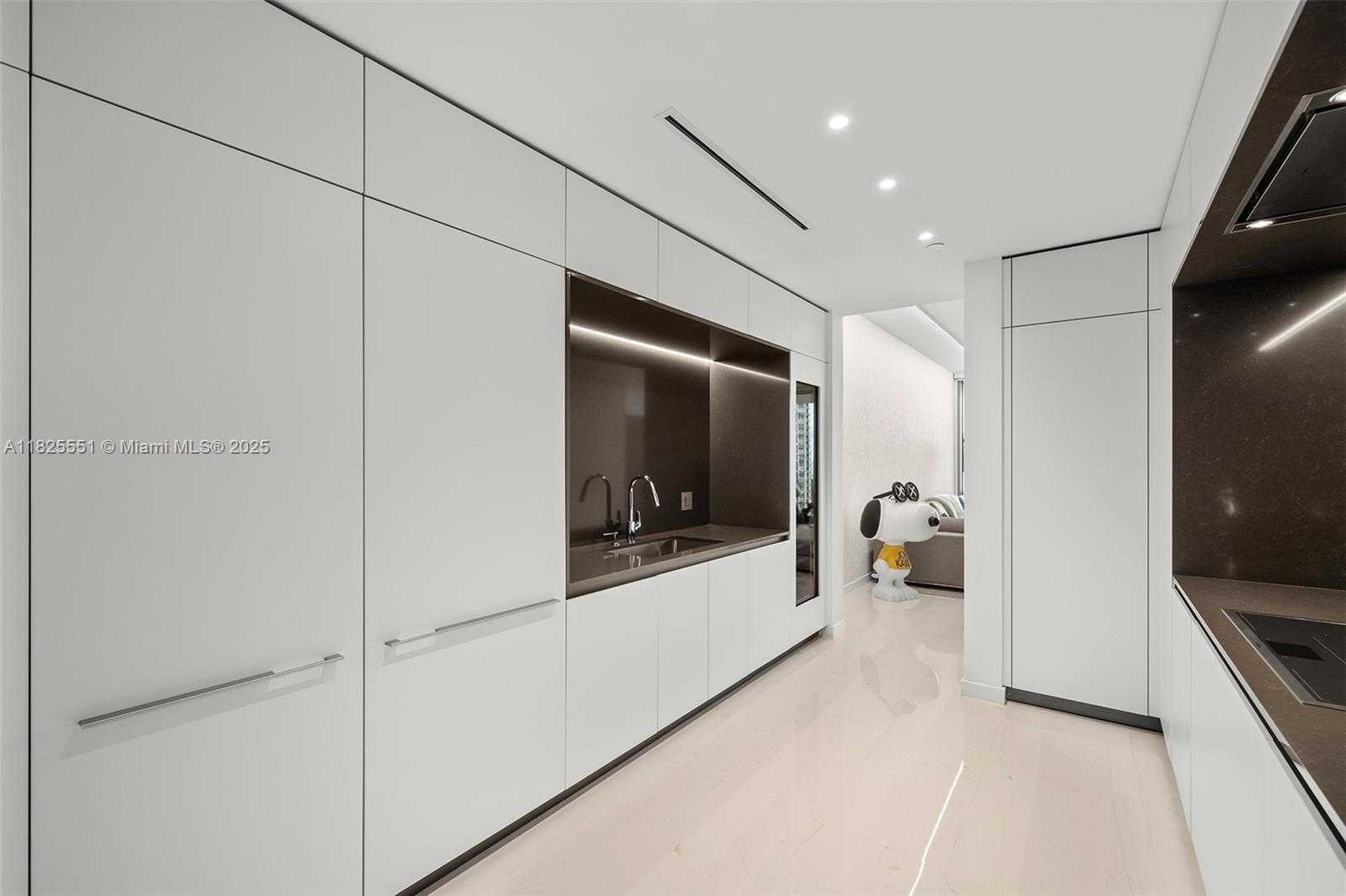 Small Image of 300 BISCAYNE BOULEVARD WAY #2703, Miami Number 14