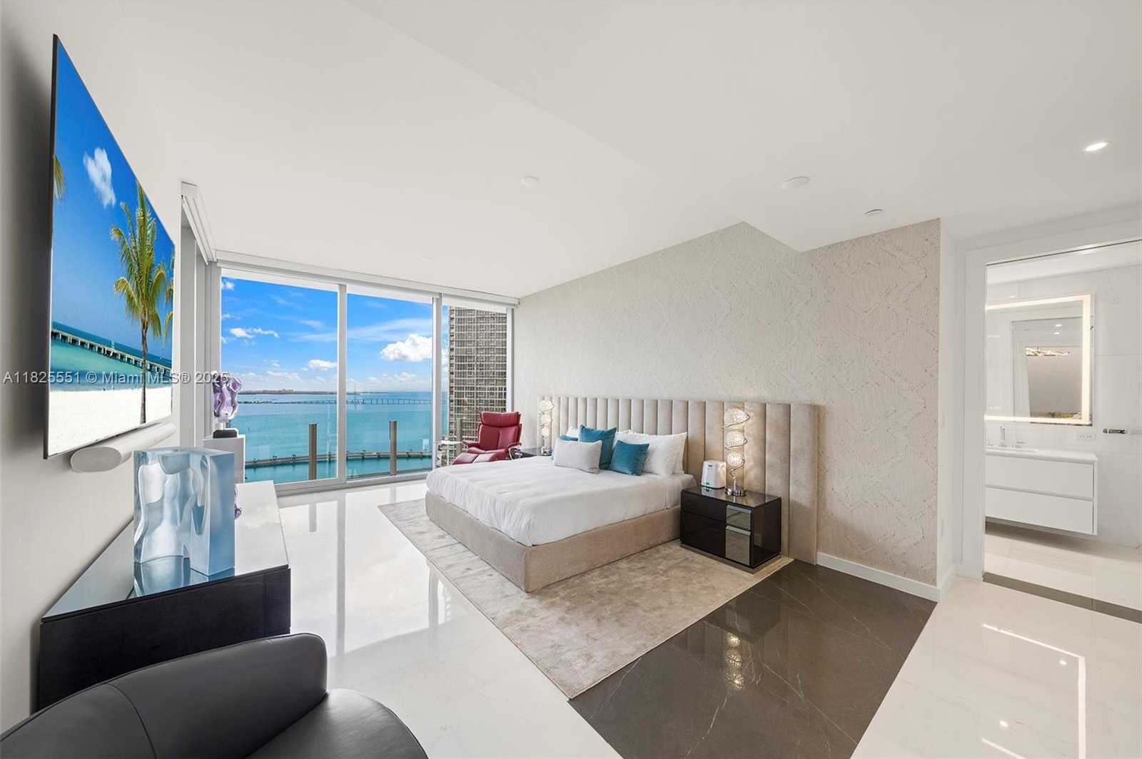 Small Image of 300 BISCAYNE BOULEVARD WAY #2703, Miami Number 18