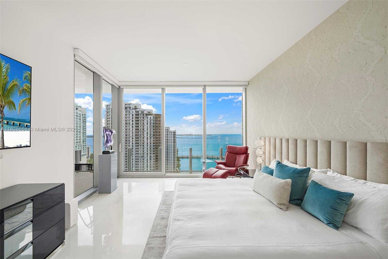 Small Image of 300 BISCAYNE BOULEVARD WAY #2703, Miami Number 19