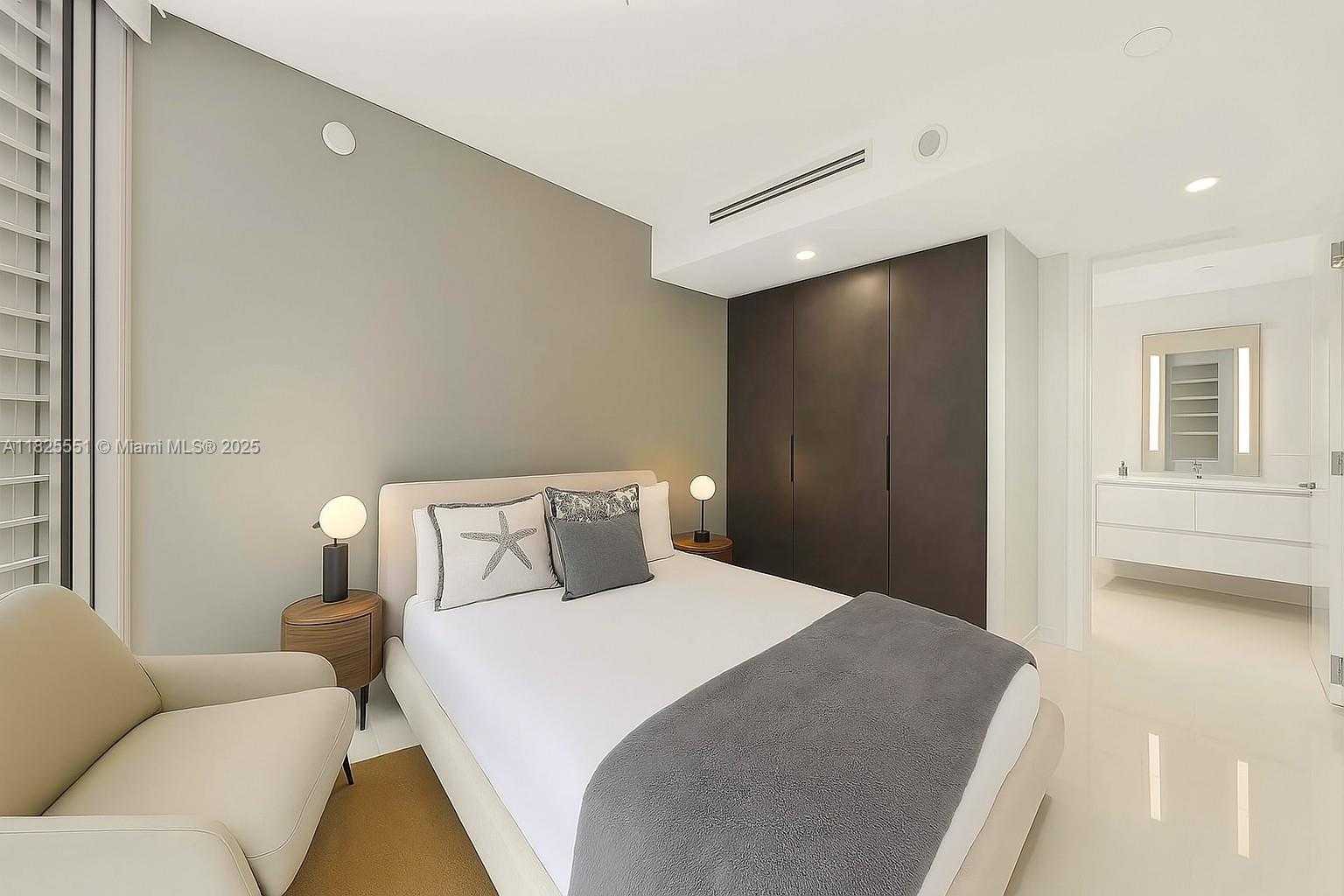 Small Image of 300 BISCAYNE BOULEVARD WAY #2703, Miami Number 27