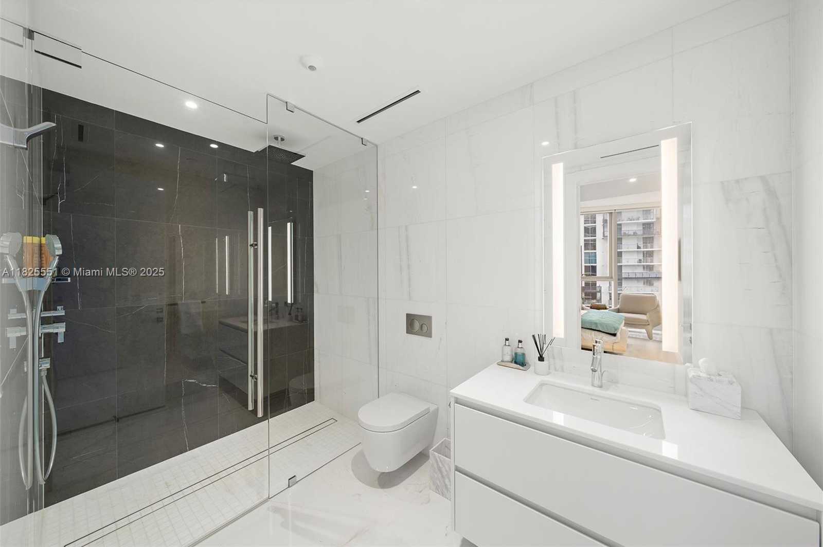 Small Image of 300 BISCAYNE BOULEVARD WAY #2703, Miami Number 28