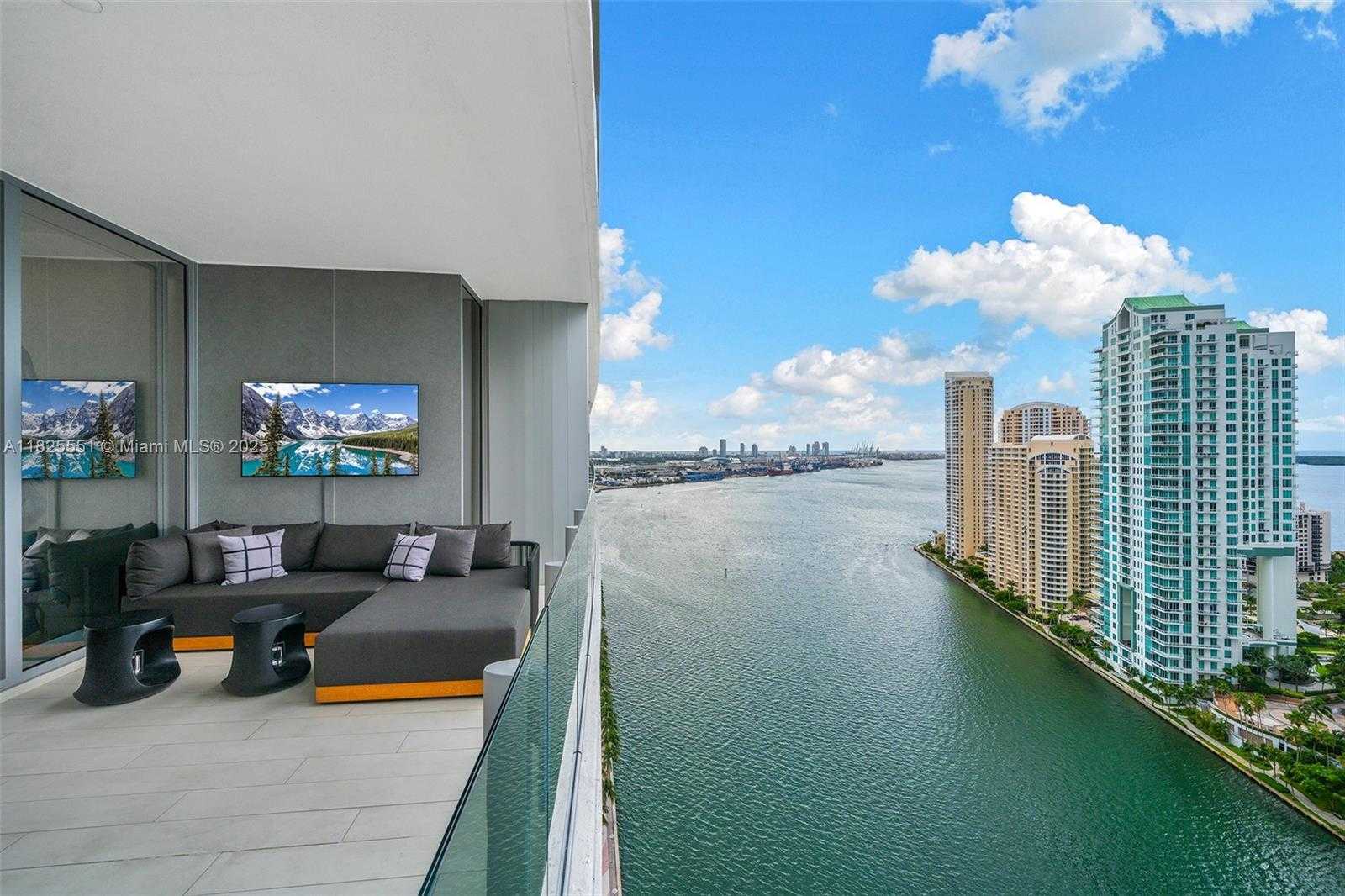 Small Image of 300 BISCAYNE BOULEVARD WAY #2703, Miami Number 6