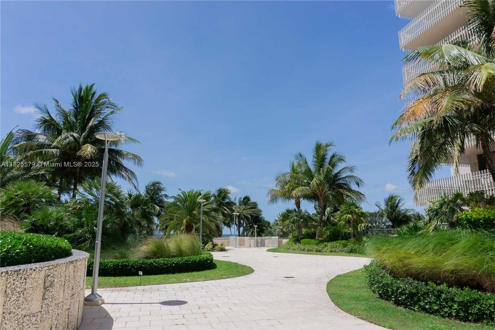 Small Image of 3 GROVE ISLE DR #C1405, Miami Number 17