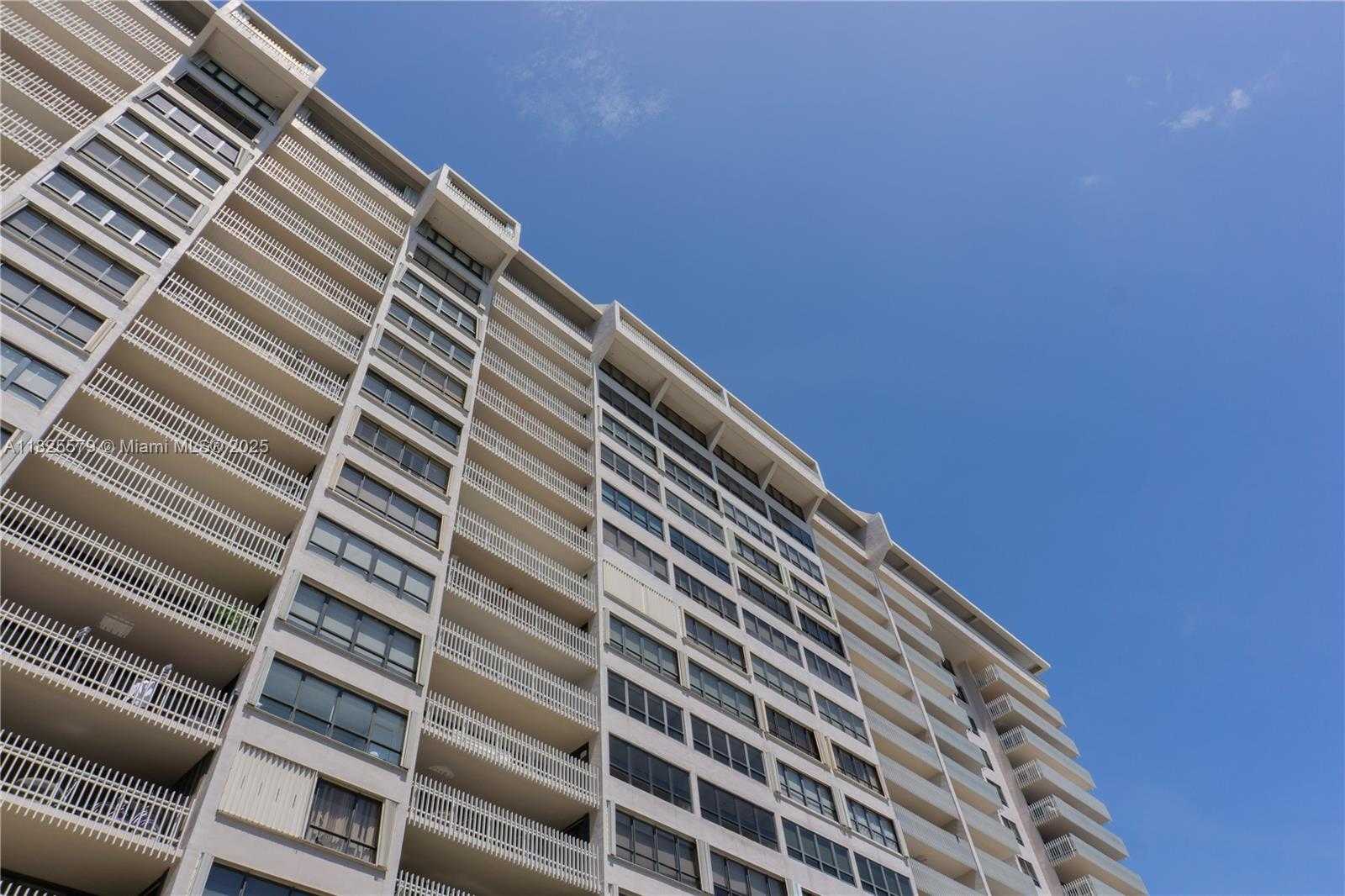 Small Image of 3 GROVE ISLE DR #C1405, Miami Number 20