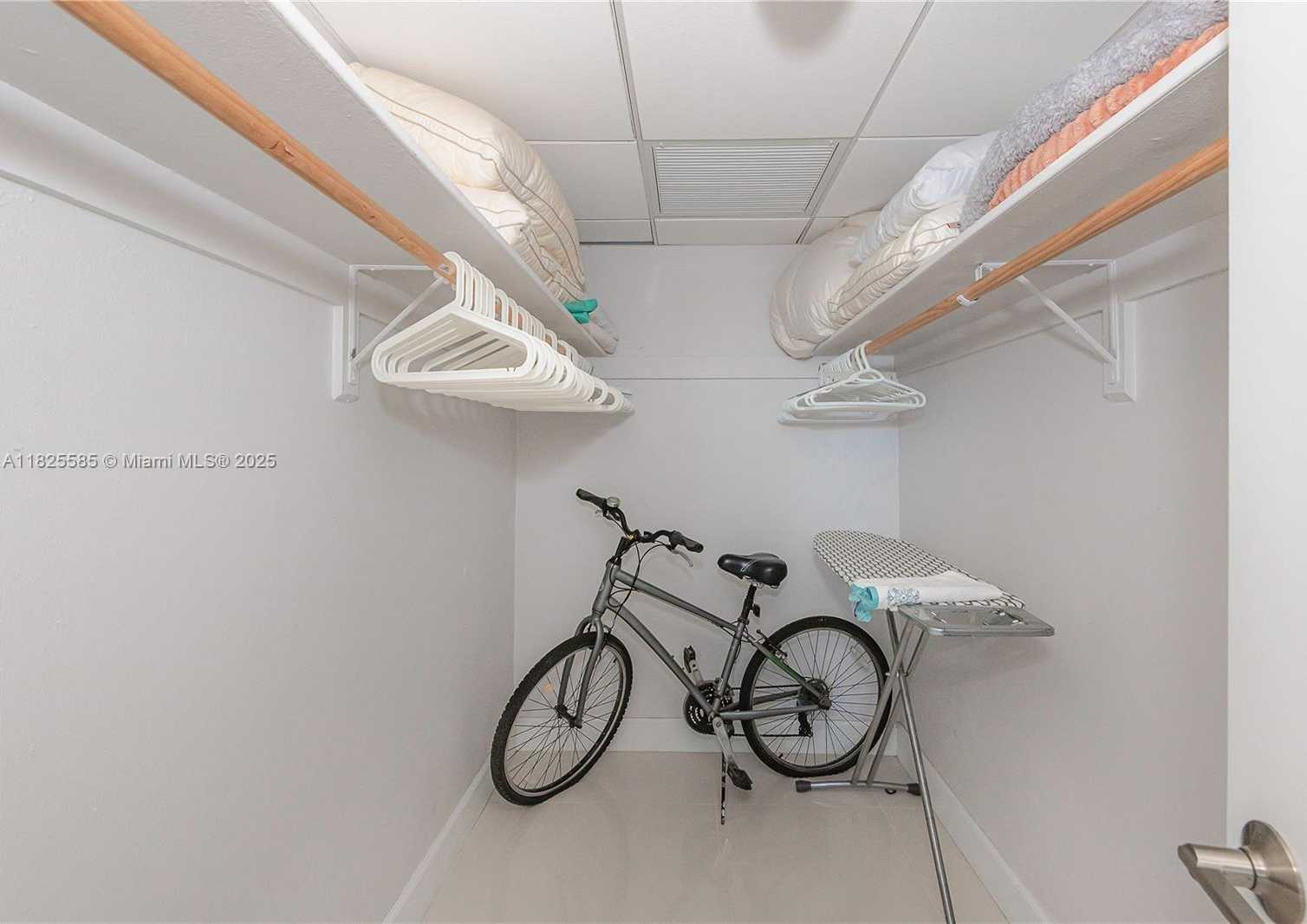 Small Image of 3901 SOUTH OCEAN DR #12E, Hollywood Number 15
