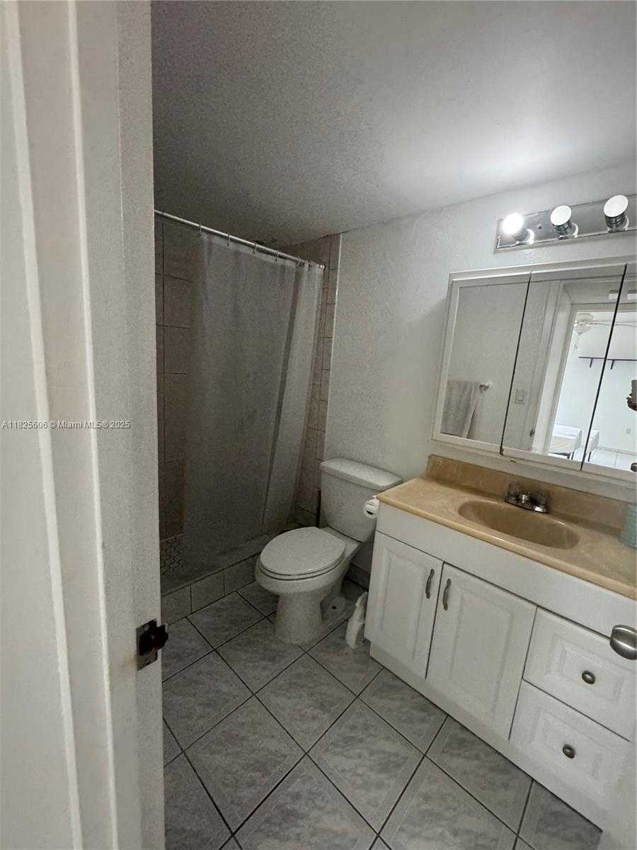 Small Image of 17620 ATLANTIC BLVD #105, Sunny Isles Beach Number 10