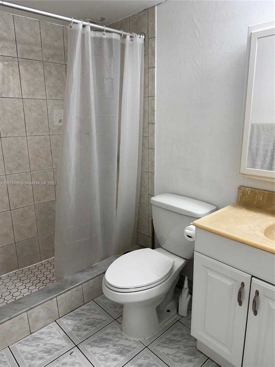 Small Image of 17620 ATLANTIC BLVD #105, Sunny Isles Beach Number 12