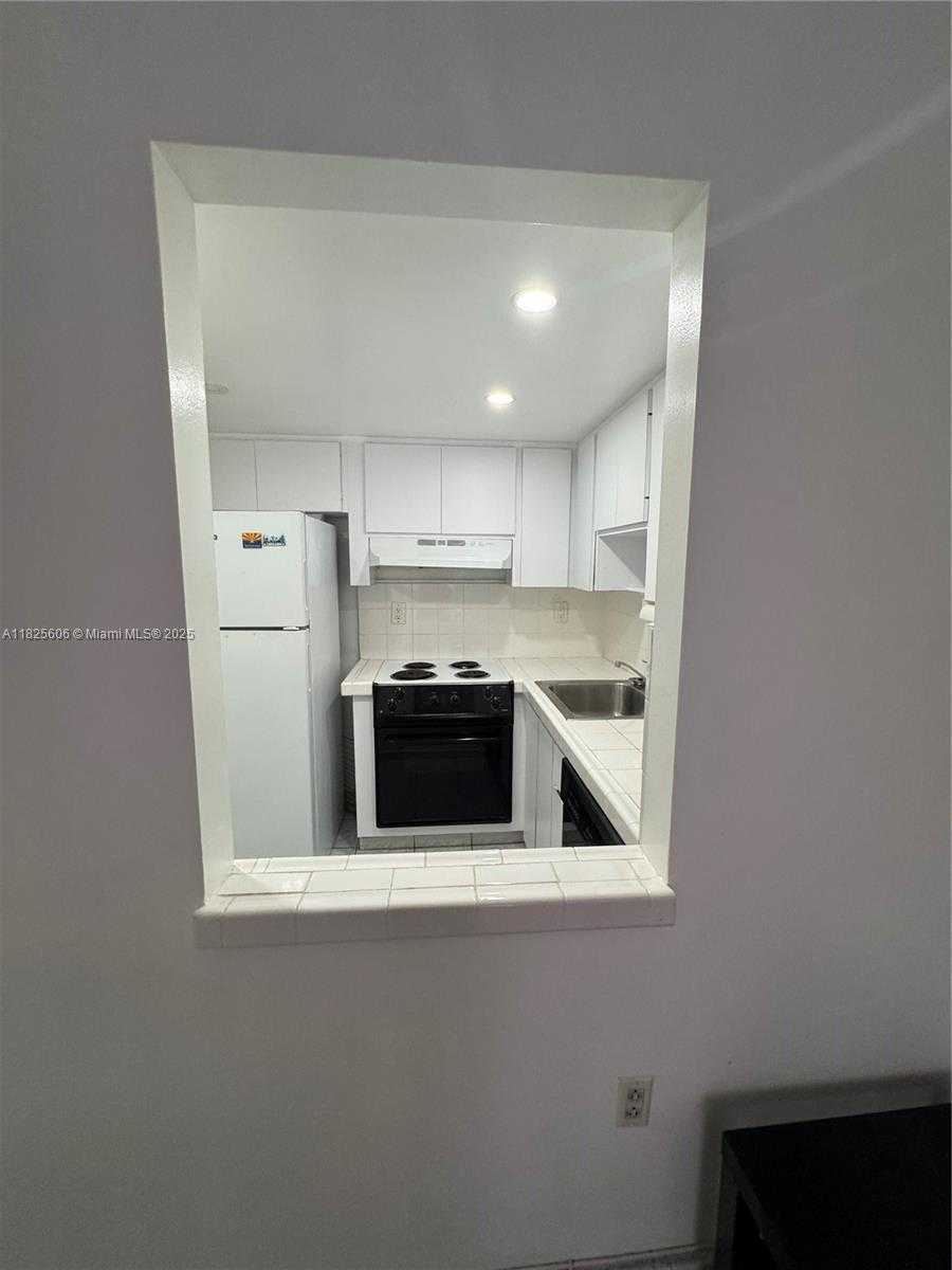 Small Image of 17620 ATLANTIC BLVD #105, Sunny Isles Beach Number 13