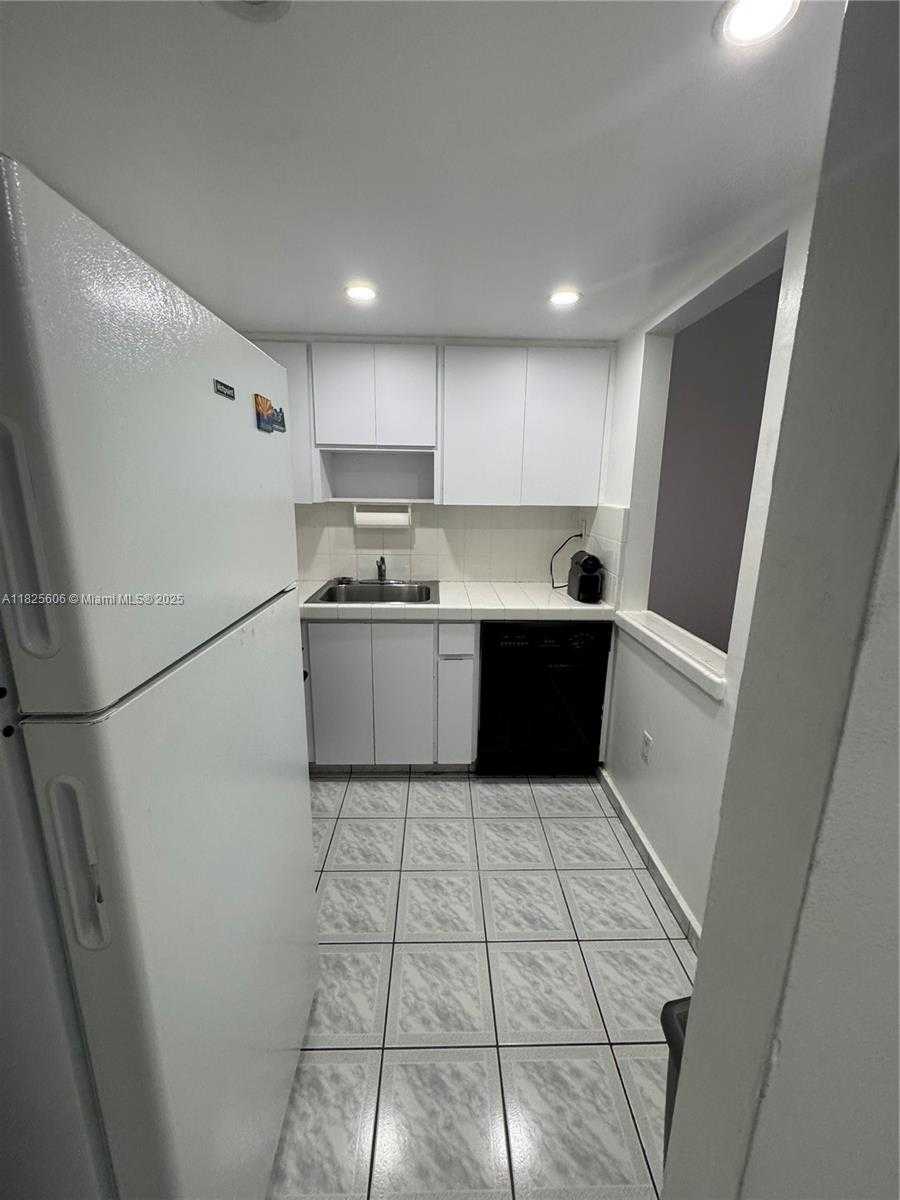 Small Image of 17620 ATLANTIC BLVD #105, Sunny Isles Beach Number 14