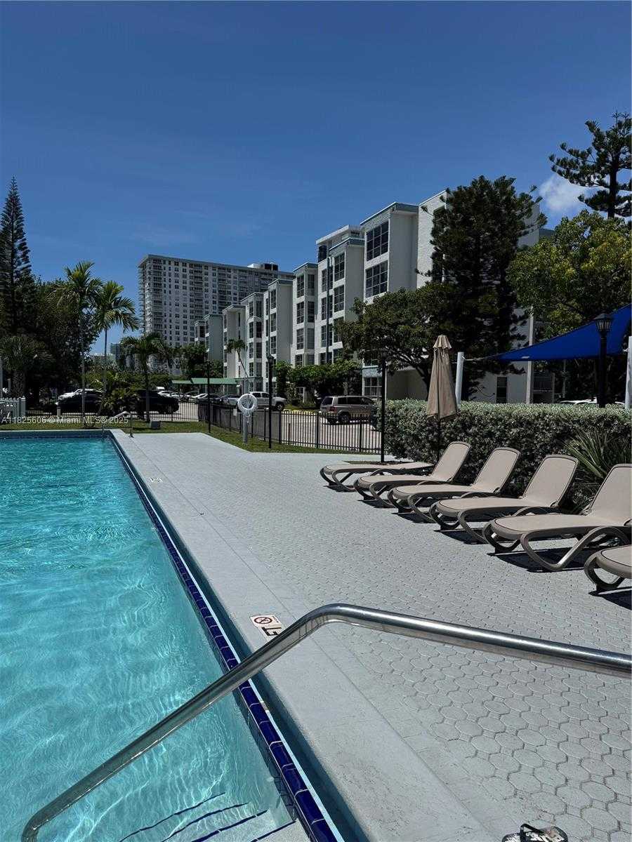 Small Image of 17620 ATLANTIC BLVD #105, Sunny Isles Beach Number 2