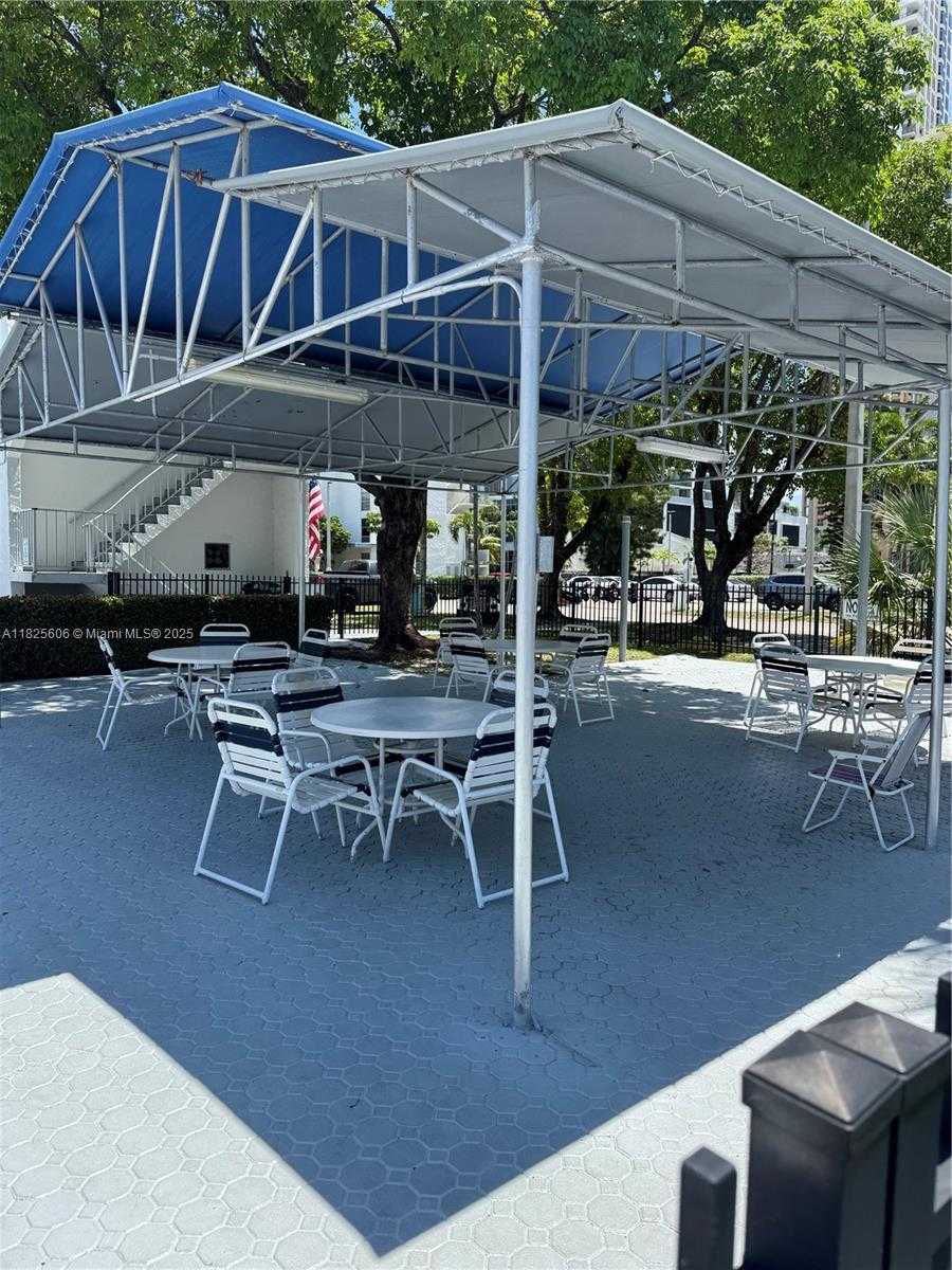 Small Image of 17620 ATLANTIC BLVD #105, Sunny Isles Beach Number 3