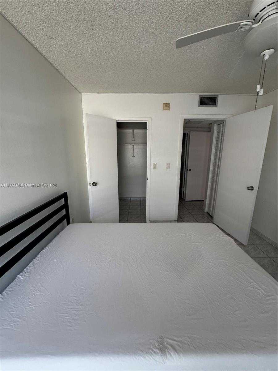 Small Image of 17620 ATLANTIC BLVD #105, Sunny Isles Beach Number 4