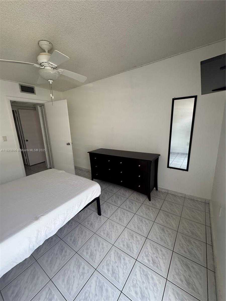 Small Image of 17620 ATLANTIC BLVD #105, Sunny Isles Beach Number 5