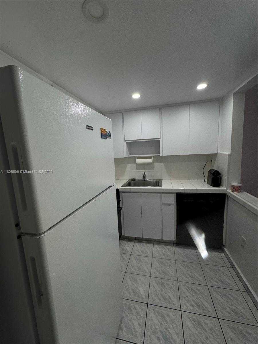 Small Image of 17620 ATLANTIC BLVD #105, Sunny Isles Beach Number 8