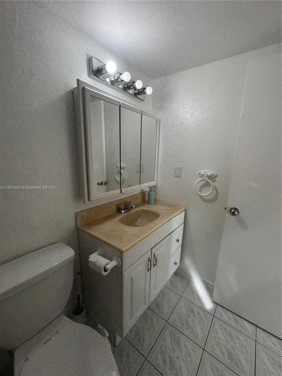 Small Image of 17620 ATLANTIC BLVD #105, Sunny Isles Beach Number 9