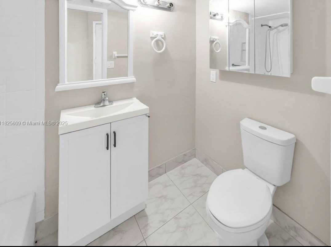 Small Image of 18801 NORTH EAST 2ND AVE #1006, Miami Number 4