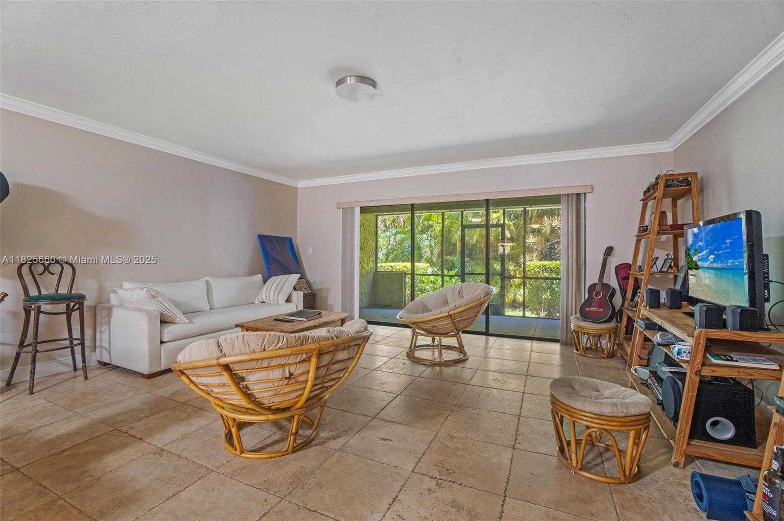 Small Image of 3538 ESTEPONA AVE #D-2, Doral Number 10
