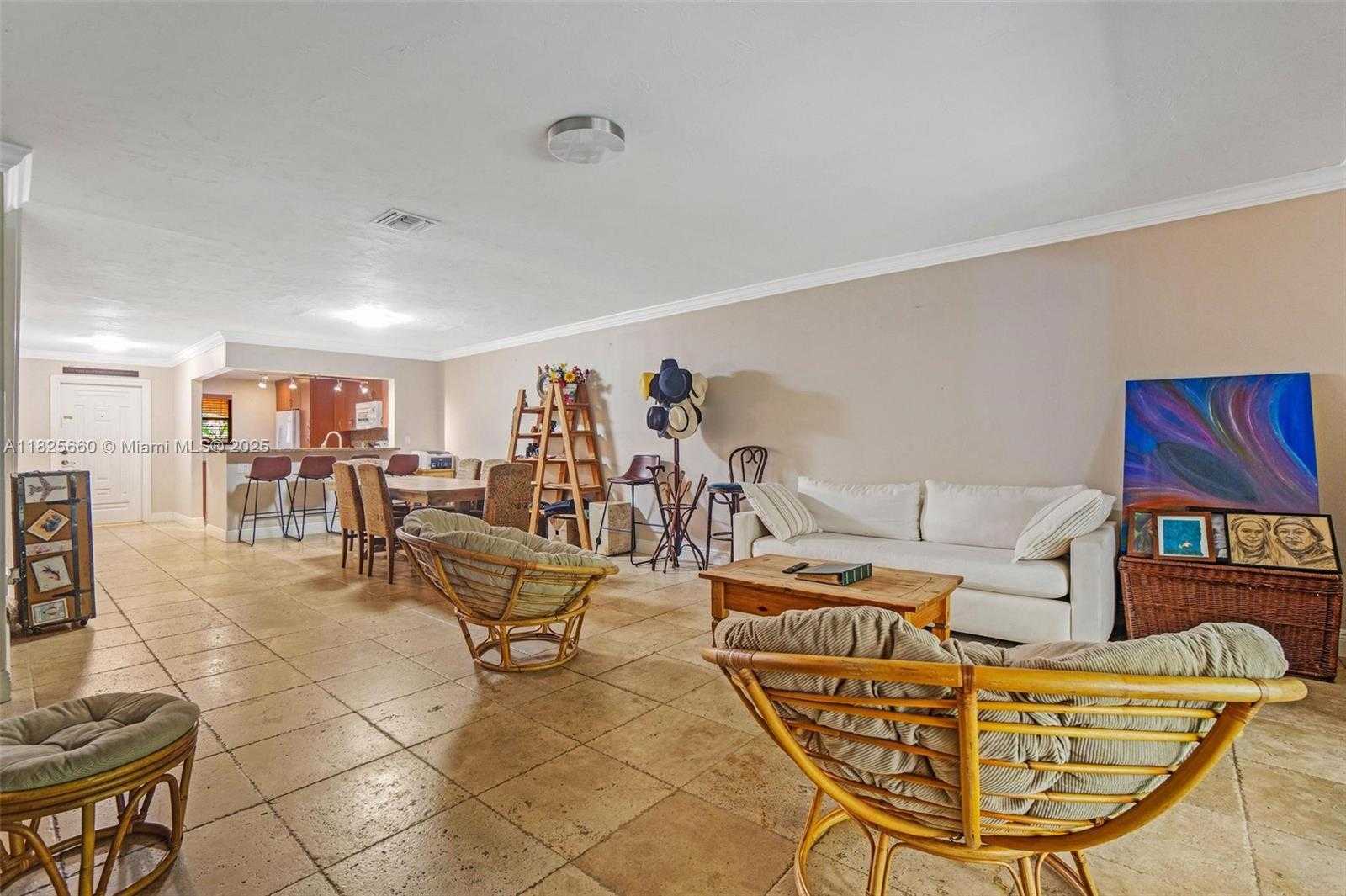 Small Image of 3538 ESTEPONA AVE #D-2, Doral Number 11