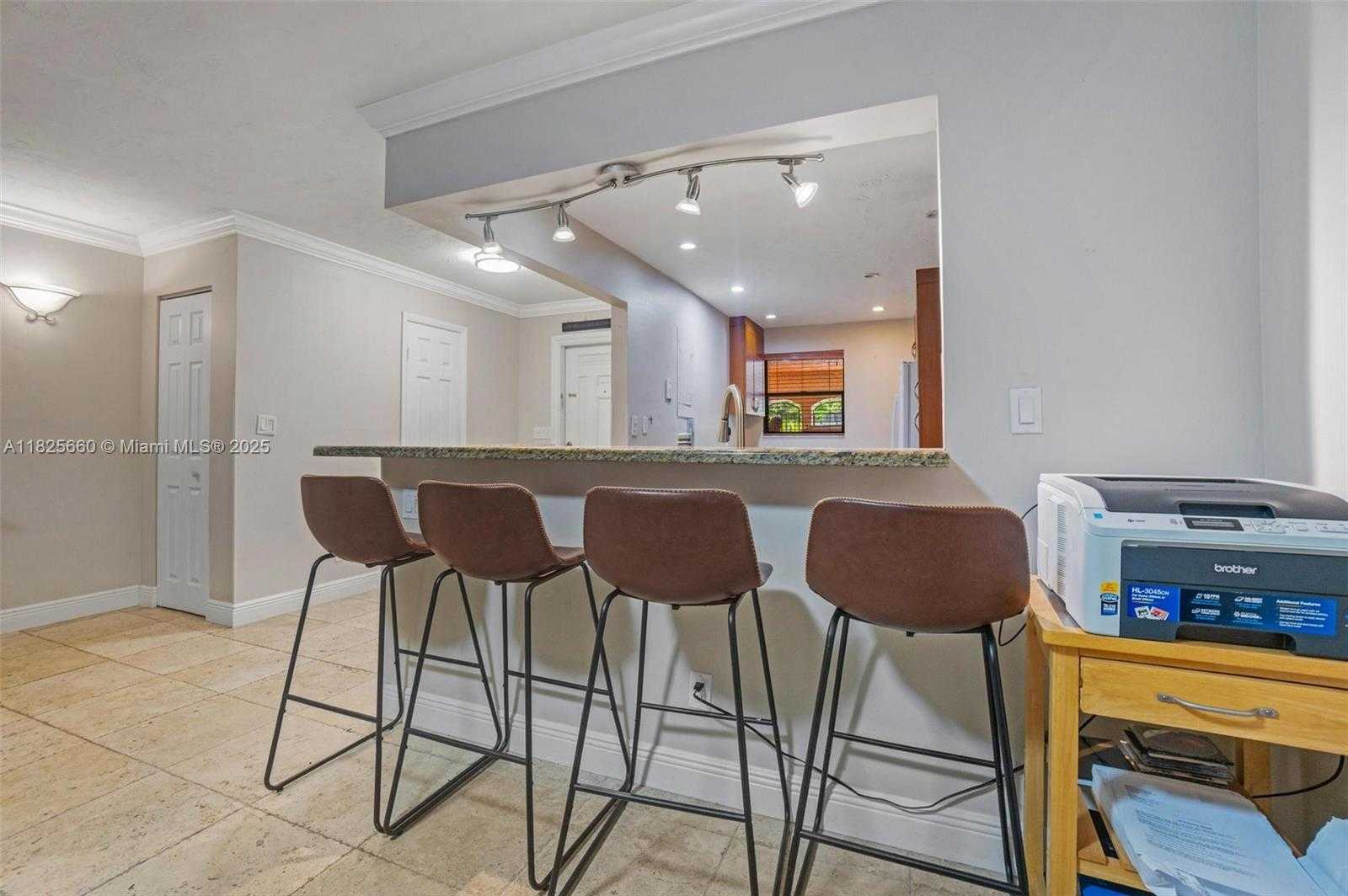 Small Image of 3538 ESTEPONA AVE #D-2, Doral Number 13